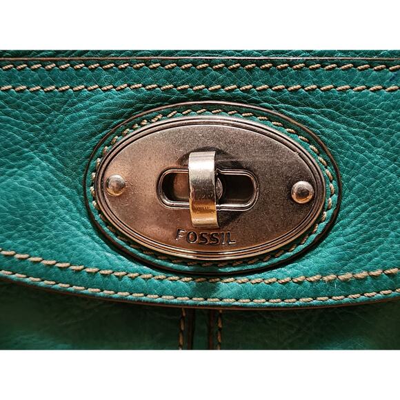 FOSSIL Vtg Y2K Maddox Messenger Bag Pebbled Leather Emerald Green Bag Charm Key - Picture 2 of 12